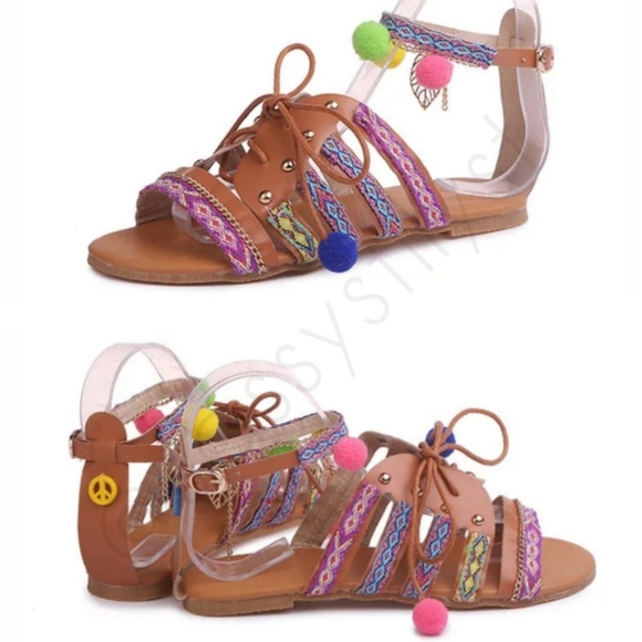 Shoes - 🆕️Boho Faux Leather pom pom sandals